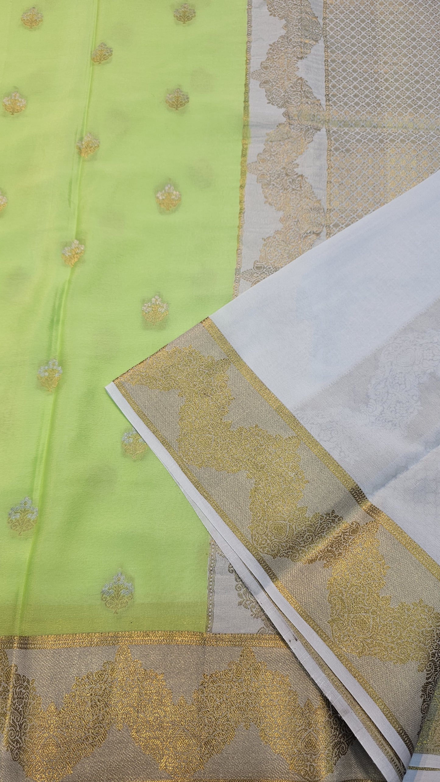 Mysore Crepe Silk Sarees in KSIC Finish in redium green with half white tissue border