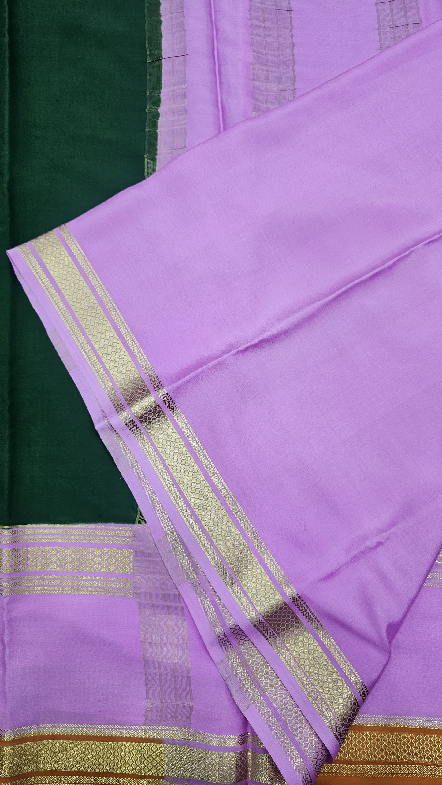Mysore crepe silk saree with KSIC Finish in bottle green with baby pink 3d pattern