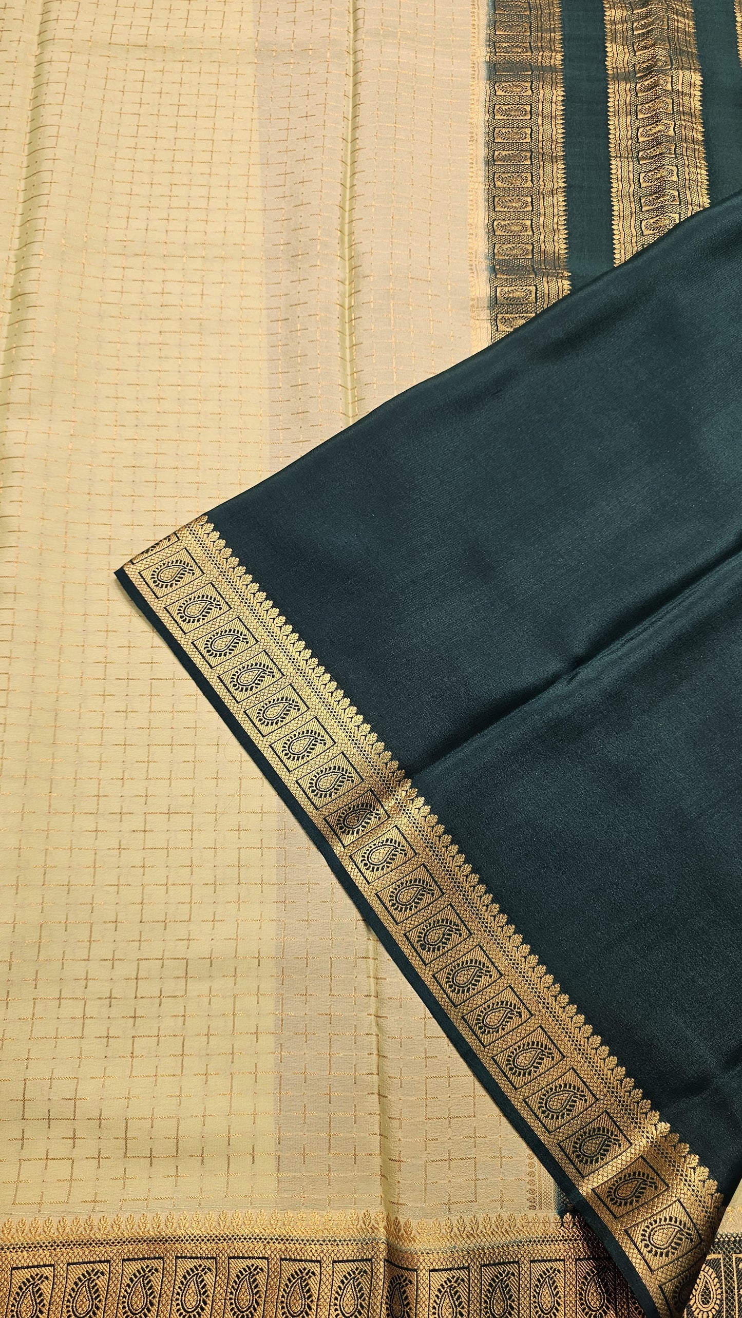 Mysore crepe silk saree with KSIC Finish in pista green with bottle green in checks pattern