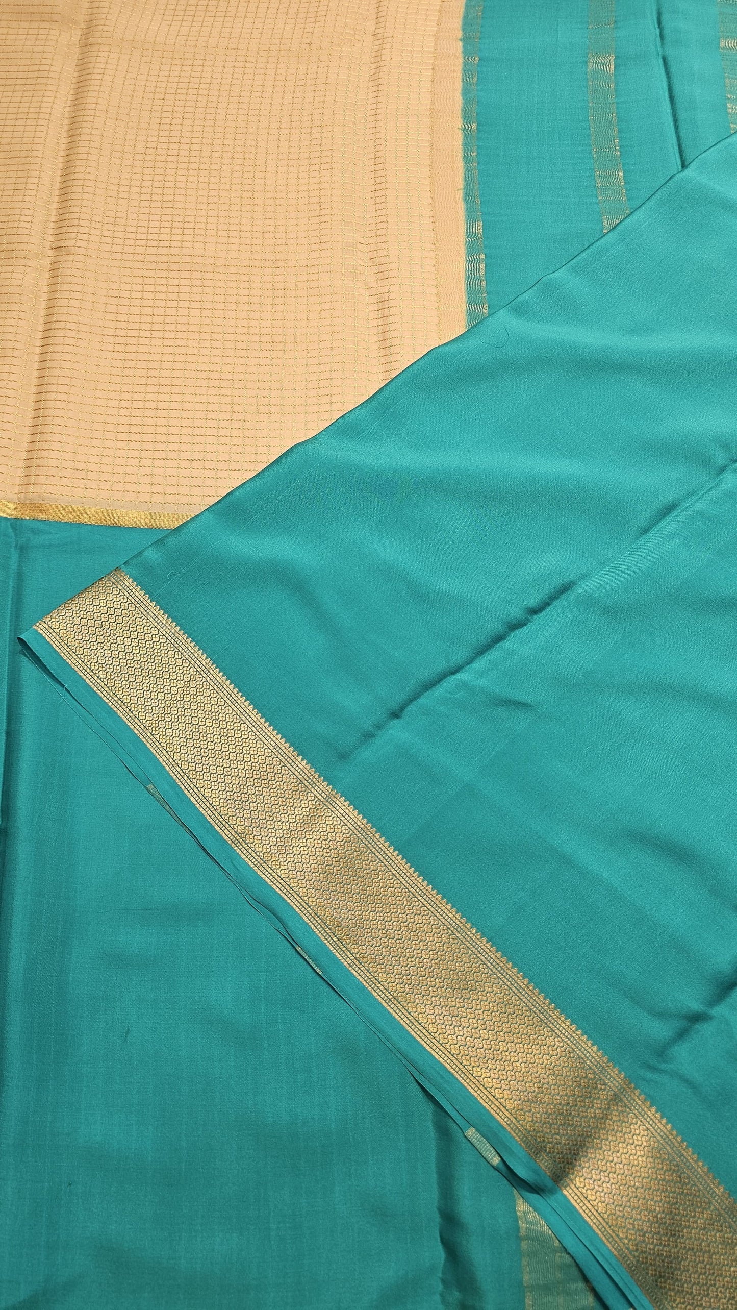Mysore crepe silk saree with KSIC Finish in rama green bige half and half checks pattern