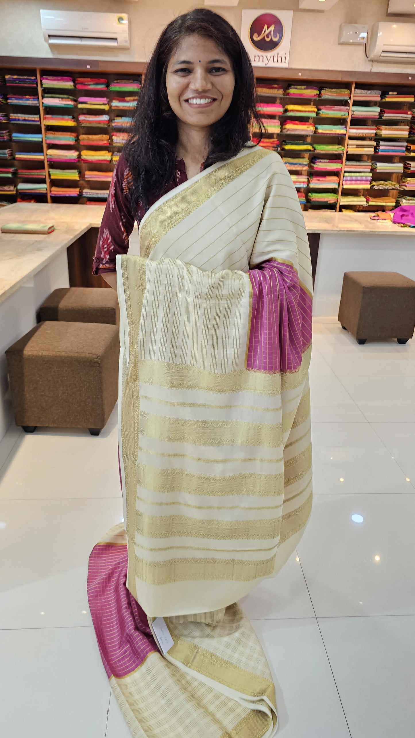 Mysore crepe silk saree with KSIC Finish in onion pink with half white half and half checks pattern